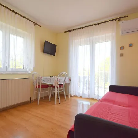 Frane 1 By Interhome *